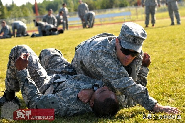 战甲战斗场面,战甲轰鸣怎么鉴定