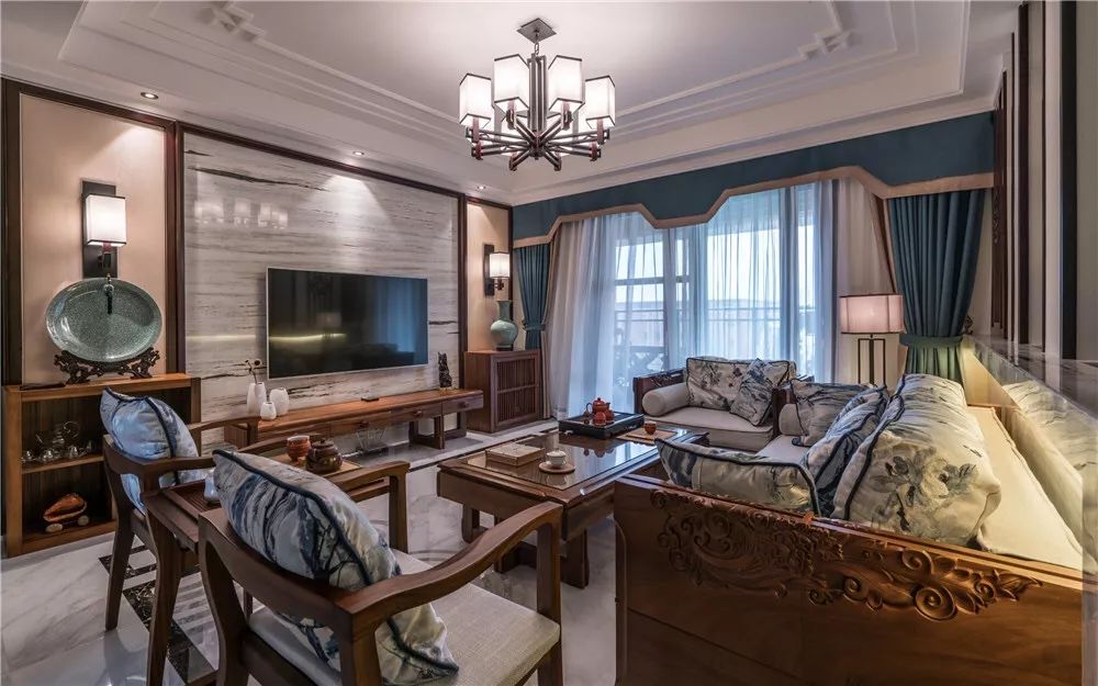 新中式风格无主灯140平装修,140平客厅新中式装修效果图