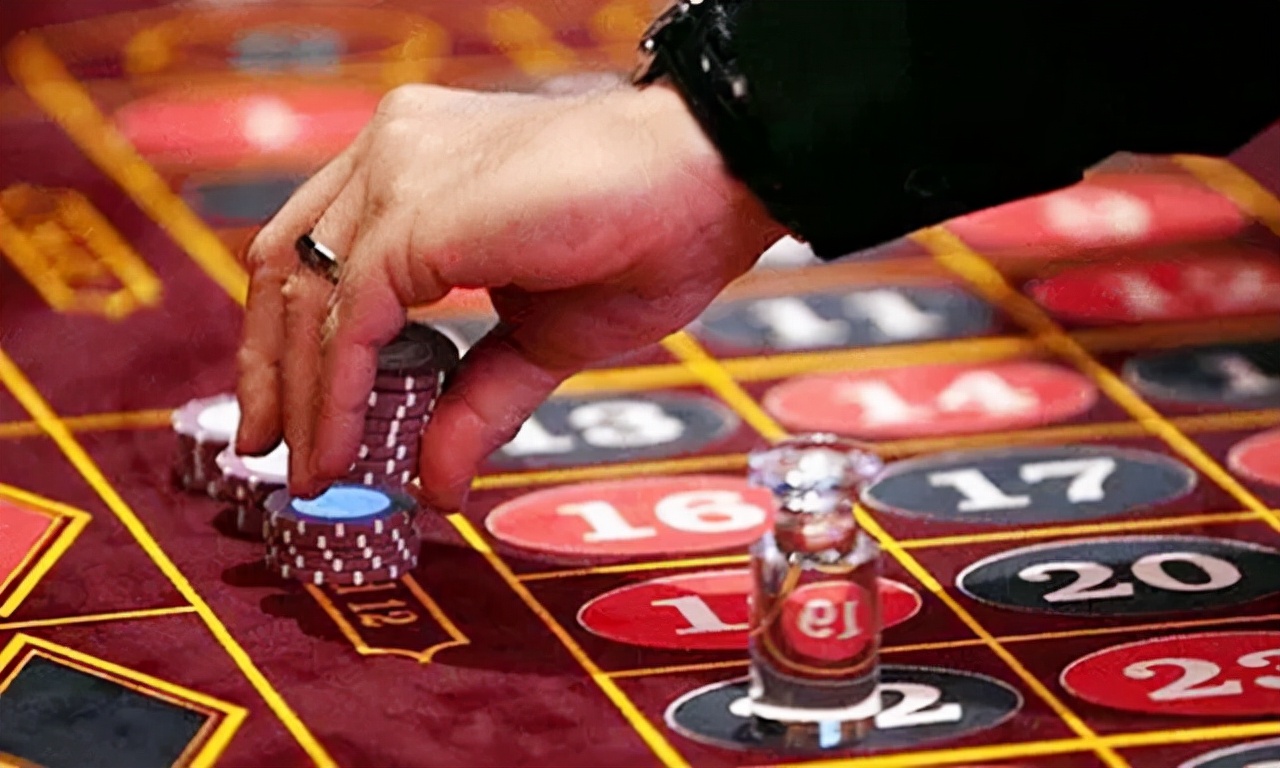 *场赌**如黑洞!澳门*场赌**的“*规则潜**”:不怕你赢钱,就怕你不玩