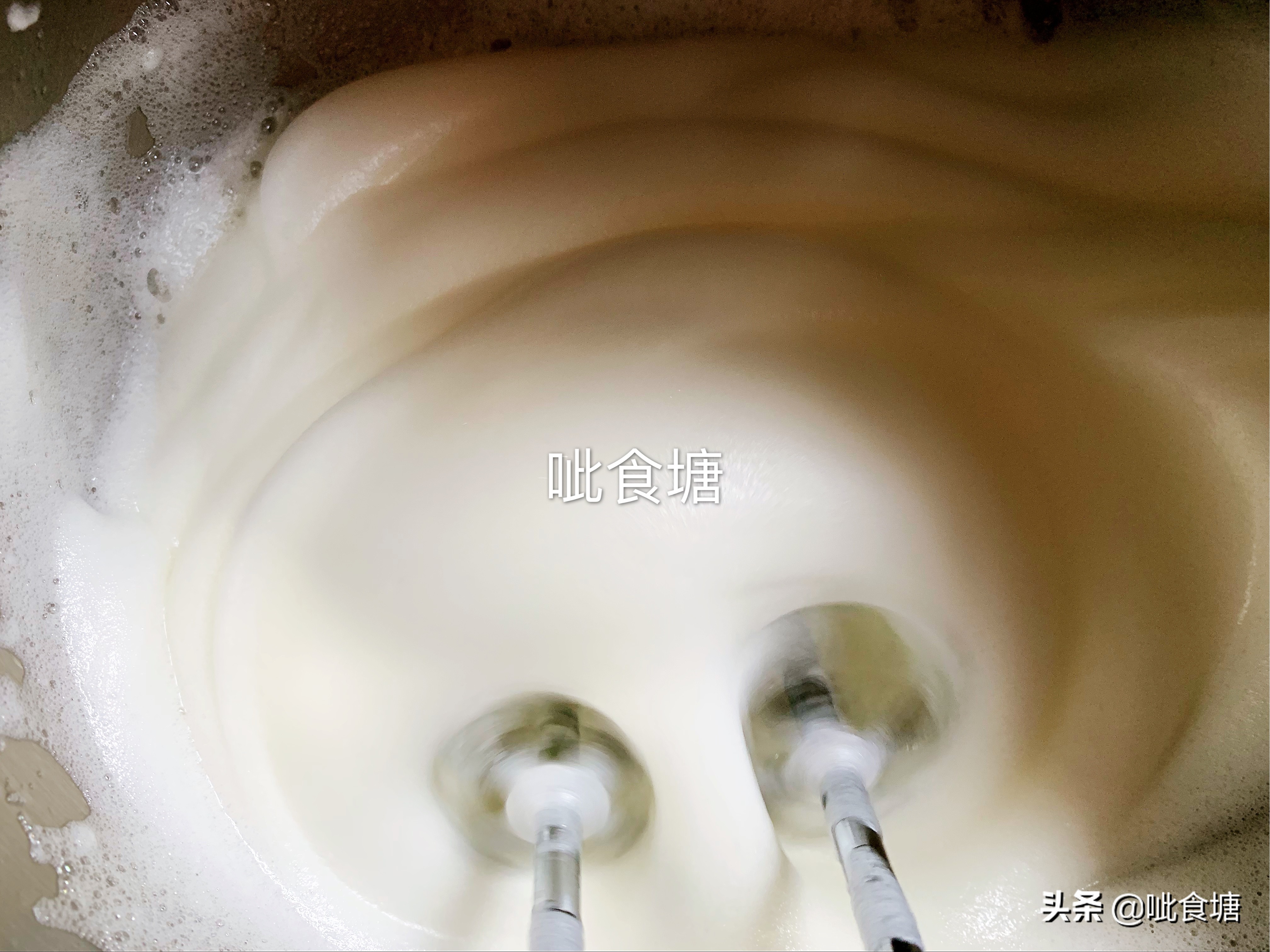 电饭煲蛋糕手动打发要多久,不用打发的蛋糕电饭煲做法