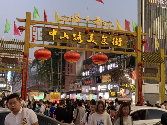 南宁最值得去吃的10条美食街，价格亲民种类多，你去吃过几条街