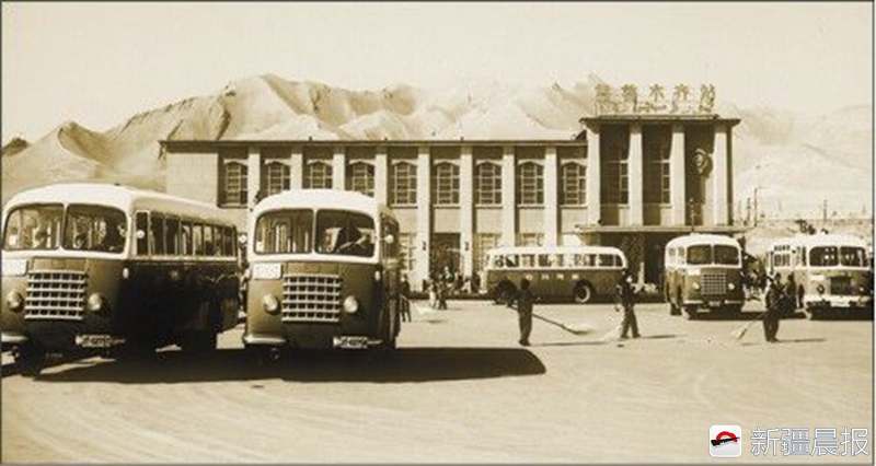 从“大通道”到新能源车37年老公交人见证乌鲁木齐公交发展