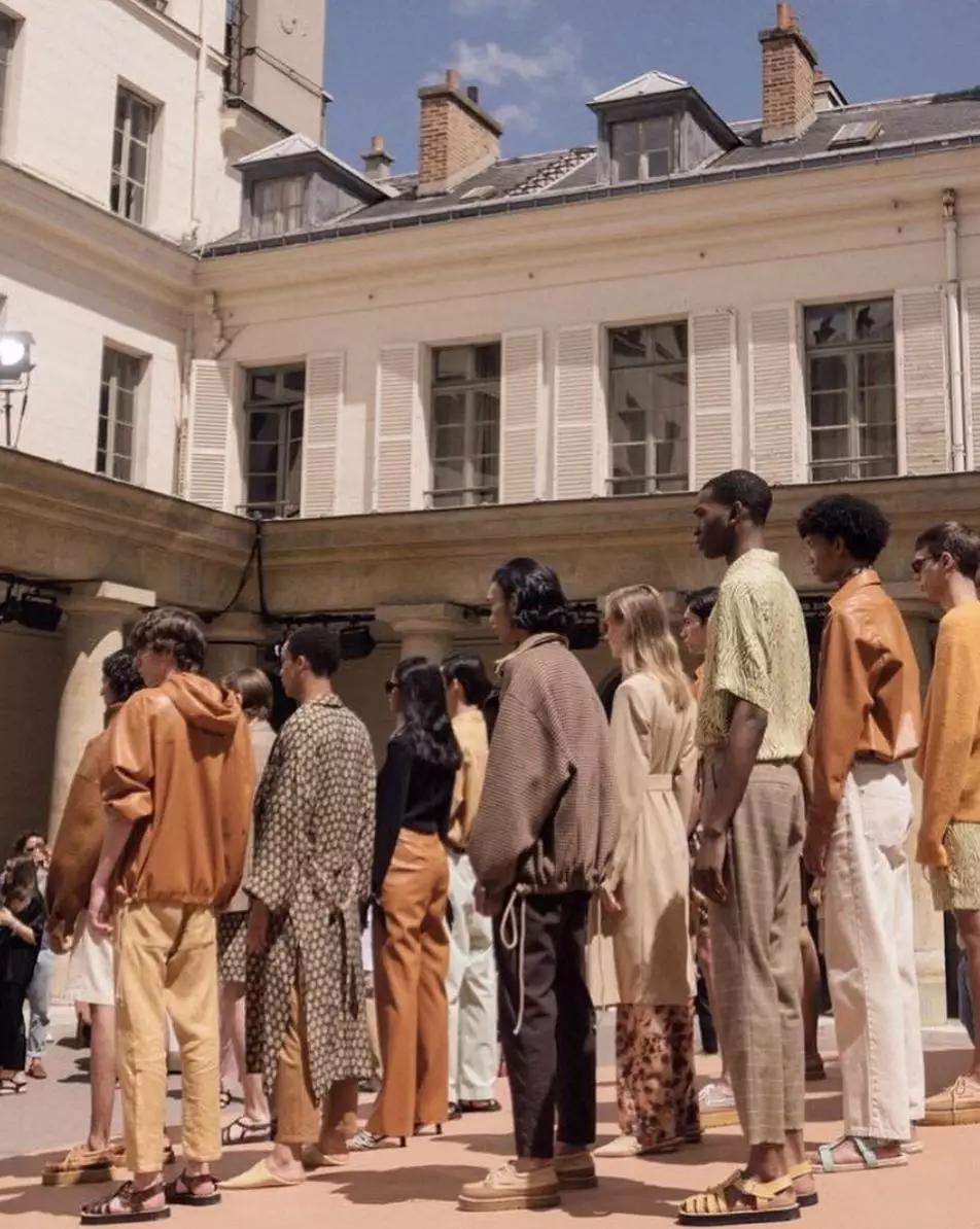 最新款的腰包简单一点,斜挎腰包最值得入手的大牌