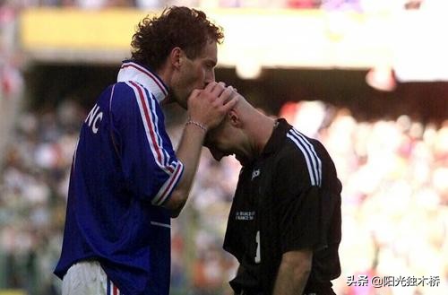 足球运动员短发发型,足球界最奇怪的10个发型