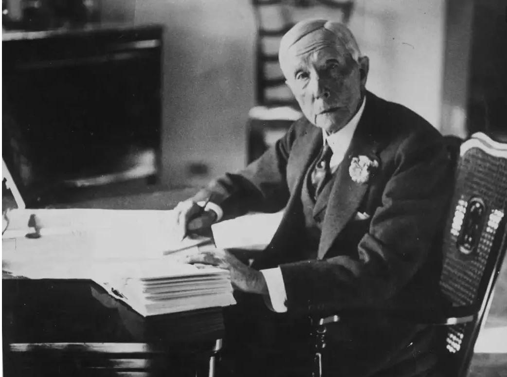 洛克菲勒是如何赚钱致富发家的,洛克菲勒挣钱的秘密