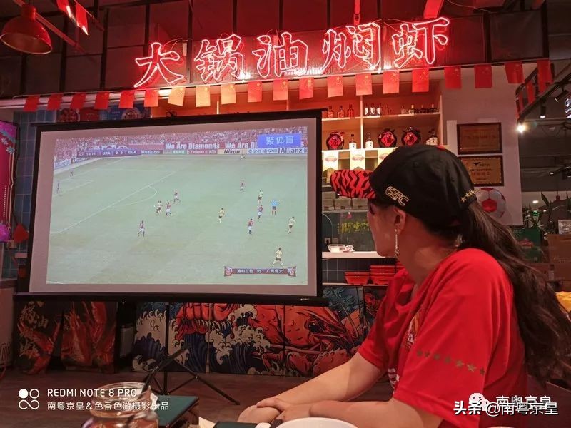 羊城飘逸着最傲娇的色彩——中国红，要的就是这个味儿