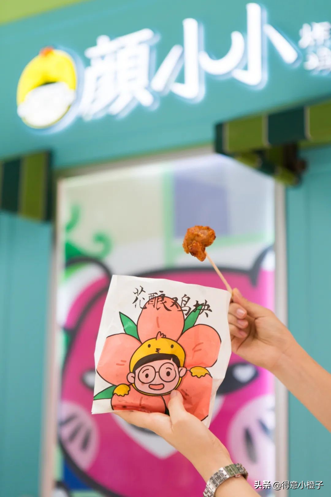 一来就火!哥老官、颜如晶炸鸡店再现排队名场面,亲测...