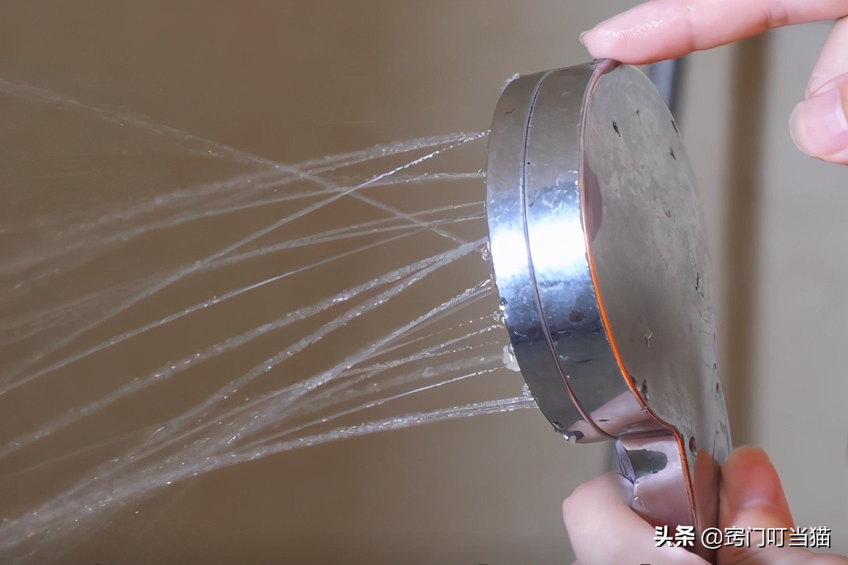 淋浴喷头堵塞这个方法很简单,淋浴喷头堵了怎么拆开视频