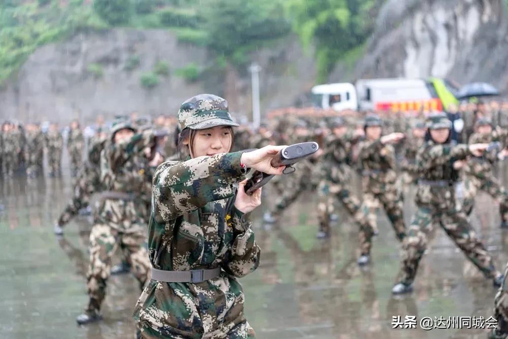 鹏程万里奋今朝，壮士豪情谱新篇！达一中高2021级新生军训完成