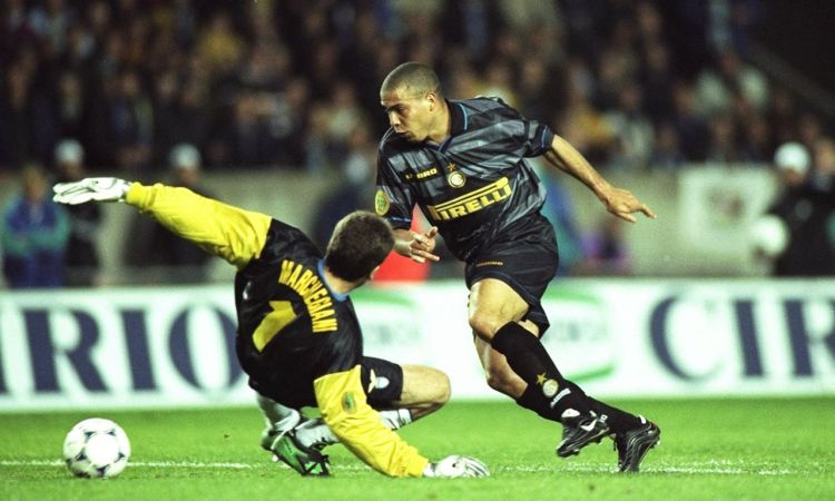 大罗是最年轻的足球先生,大罗外星人形态