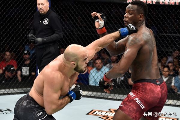 美式足球有多危险,美式足球和足球区别