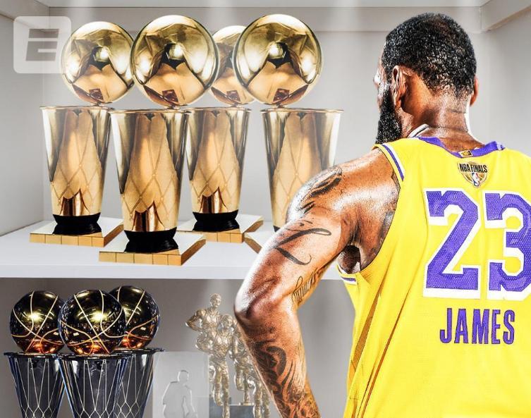 詹姆斯晒照祝贺布朗尼,詹姆斯晒总冠军戒指图片