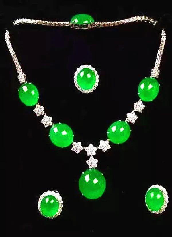 历年最顶级的翡翠拍卖,盘点价格过亿的翡翠