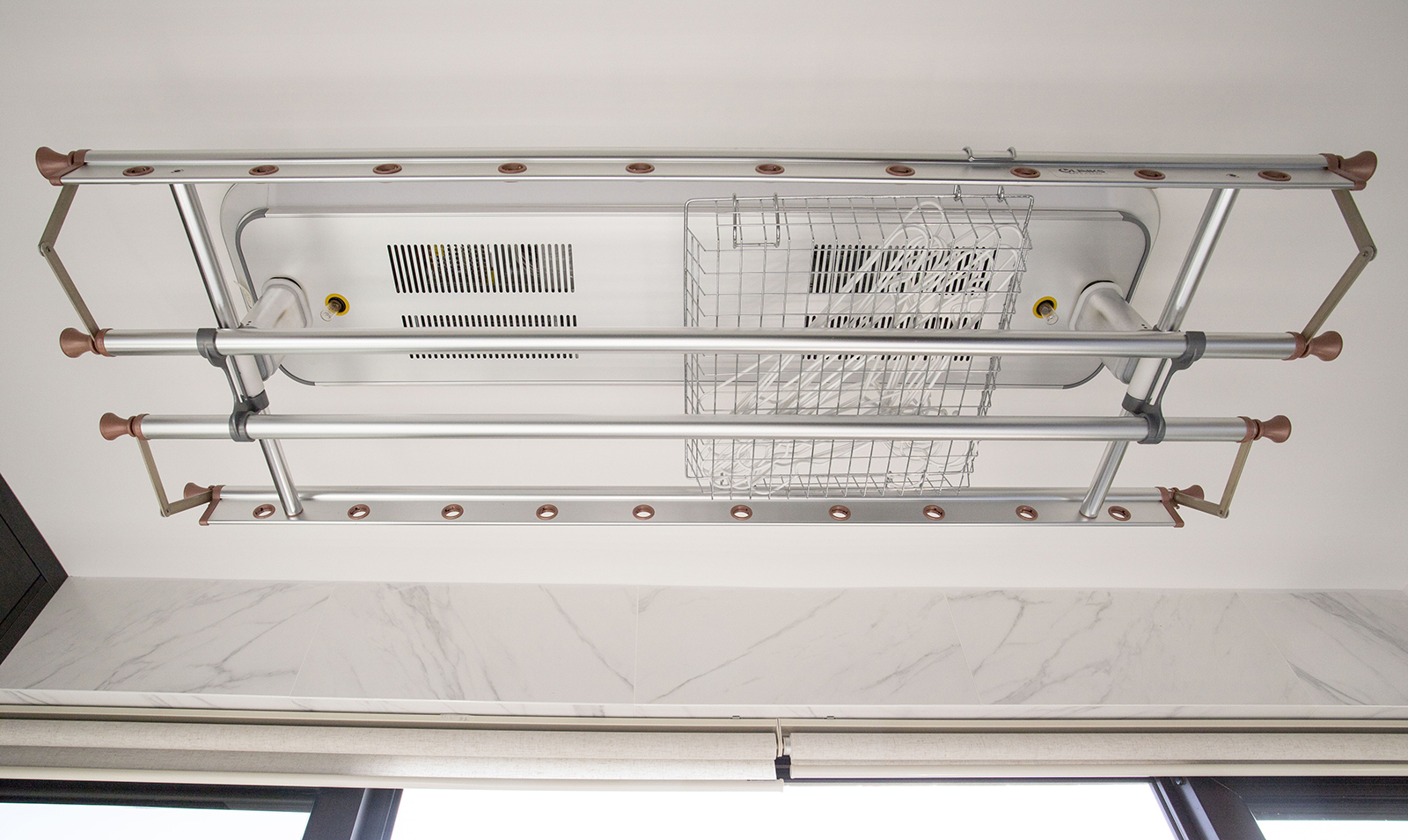 103㎡收纳满分，电动窗帘、上轨道移门和阳台吧台让家一键变高级