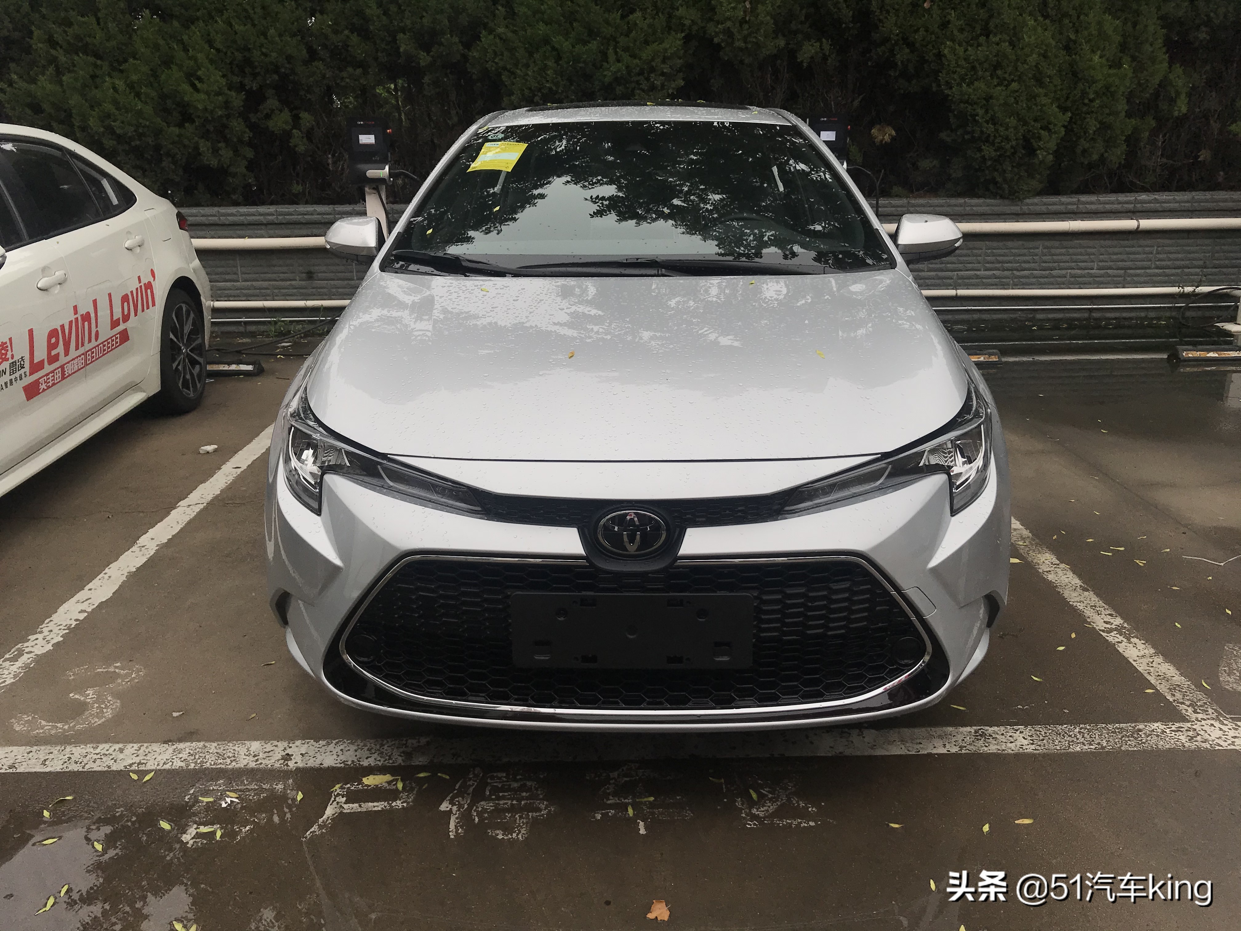 卡罗拉雷凌低配落地多少钱,卡罗拉与雷凌哪个性价比高