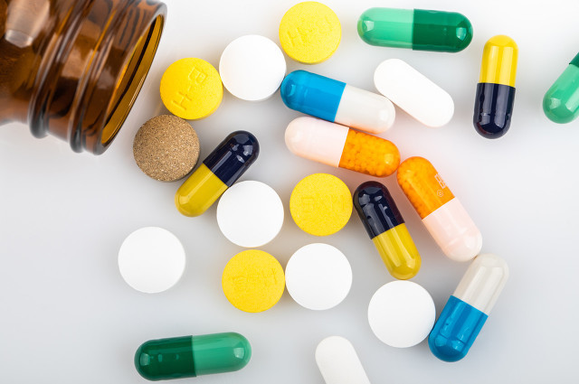 克拉霉素、阿莫西林、奥美拉唑、铋剂一起服用有哪些不良反应？