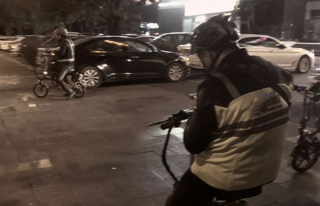 莆田的“午夜骑士”，开遍各种车型，听过很多劲爆八卦