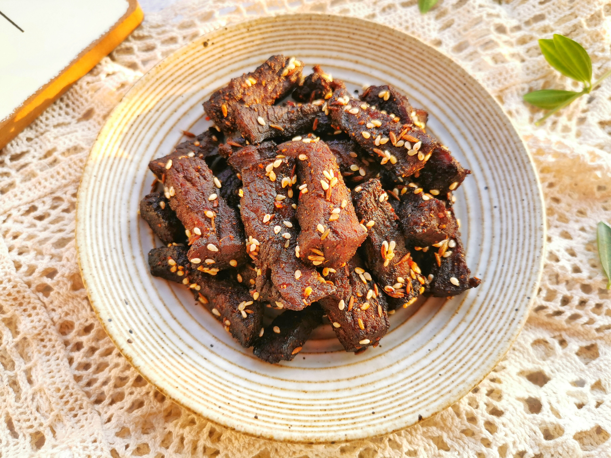 牛肉干除了做零食还可以怎么吃,在家自制牛肉干零食