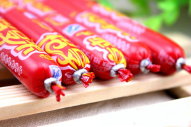 吃了30年的火腿肠，原来金属环下“暗藏玄机”，一转一拉轻松打开