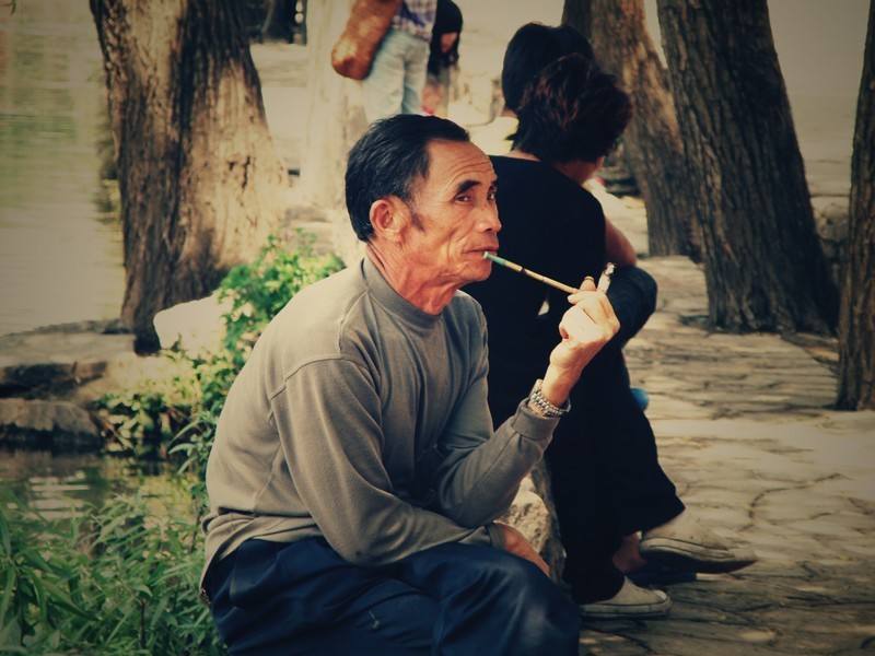 俗语人到四十两不碰三不动四不换,农村老话人过四十三不动三不换