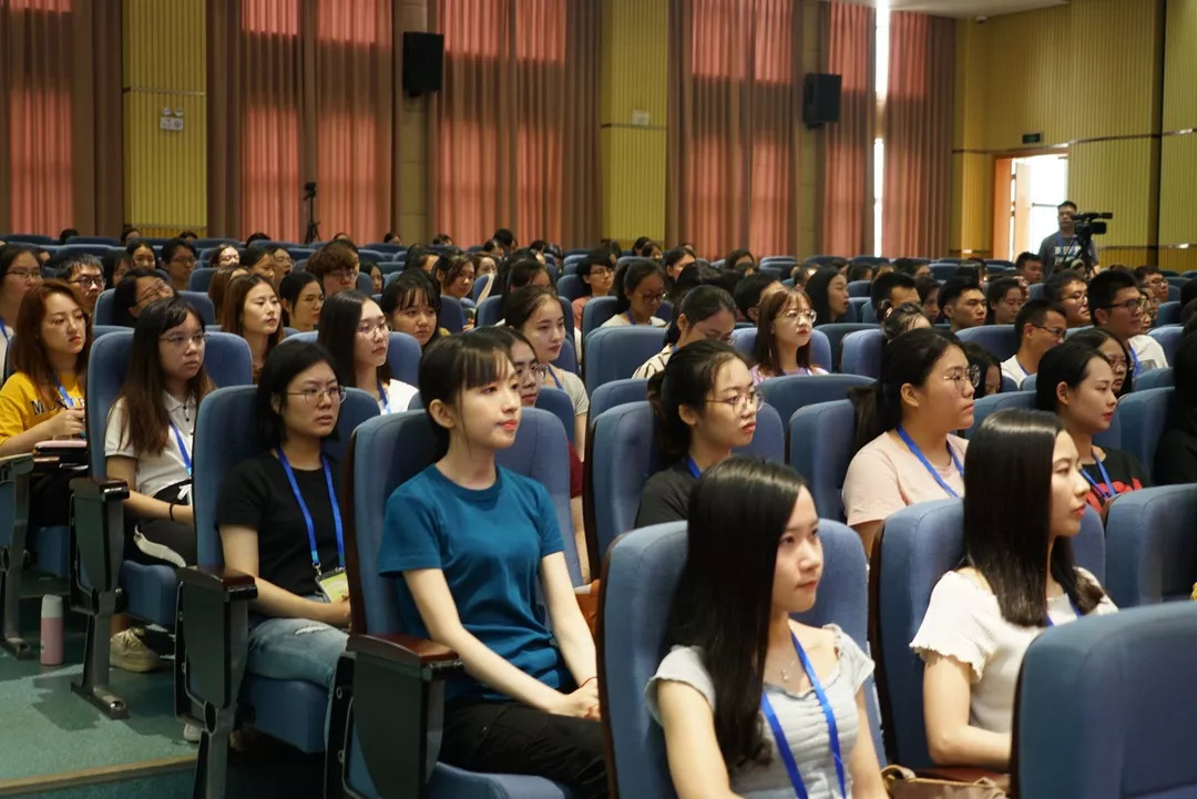 当幼师选幼儿园需要咨询哪些问题,幼师辞职选幼儿园