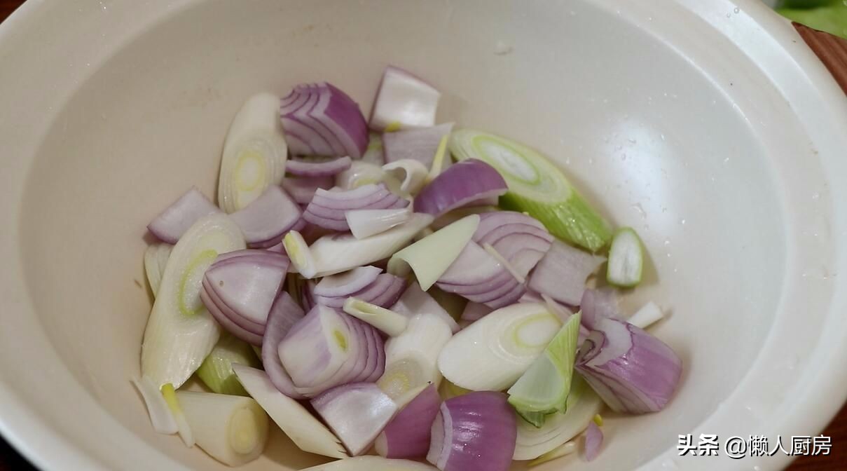 不煎鱼头汤怎么炖才能好喝,不加肉的鱼头做法