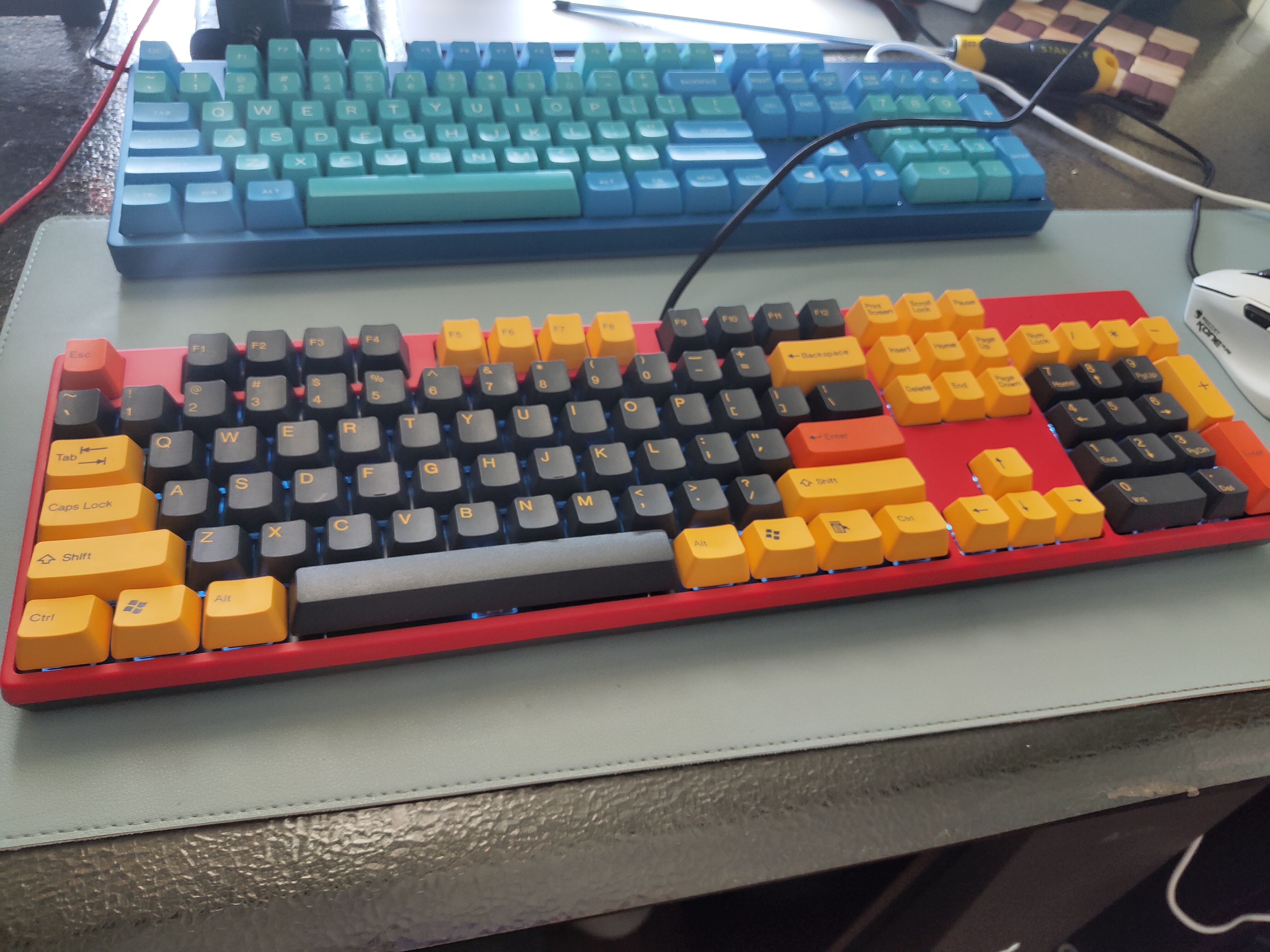 公认手感最好的机械键盘轴是什么,机械键盘樱桃轴与普通轴的区别