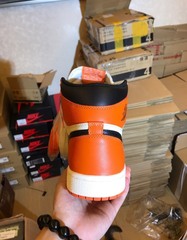 如何判断aj1真假鉴别,如何判断aj1真假黑曜石