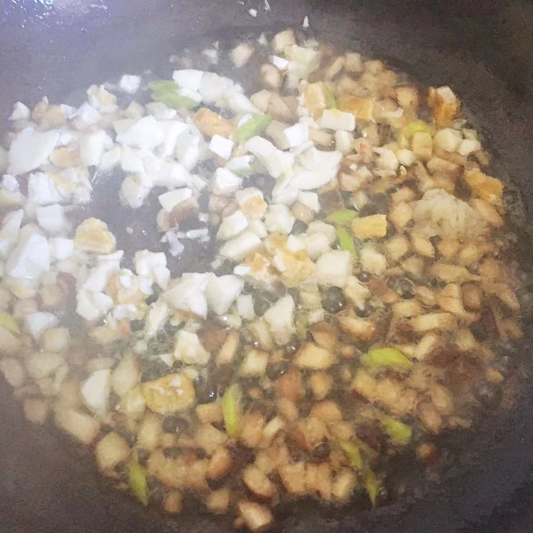 咸蛋虾仁炒饭的做法大全 (咸蛋虾仁杂豆粥的做法)
