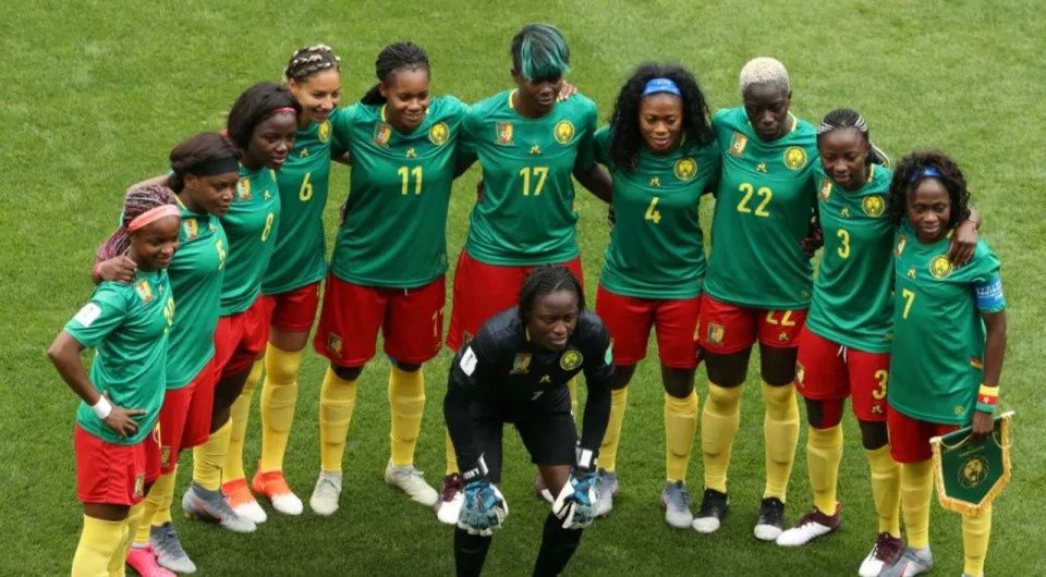 女足世界杯，中国裁判受欺负，为何不敢出红牌？