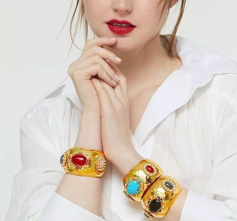 比翡翠还时尚的玉石，连希拉里都被俘获了。