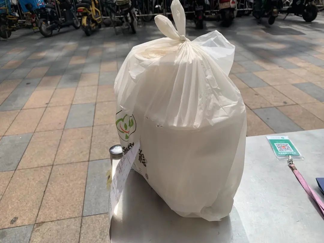 深圳华强北：她们帮外卖骑手送外卖月入过万