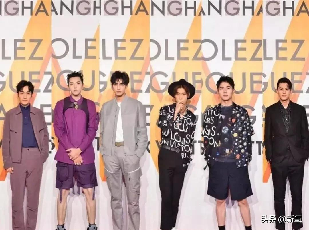 1米8大长腿，抿嘴笑爆红被吹顶级神颜，没想到竟然是照骗...