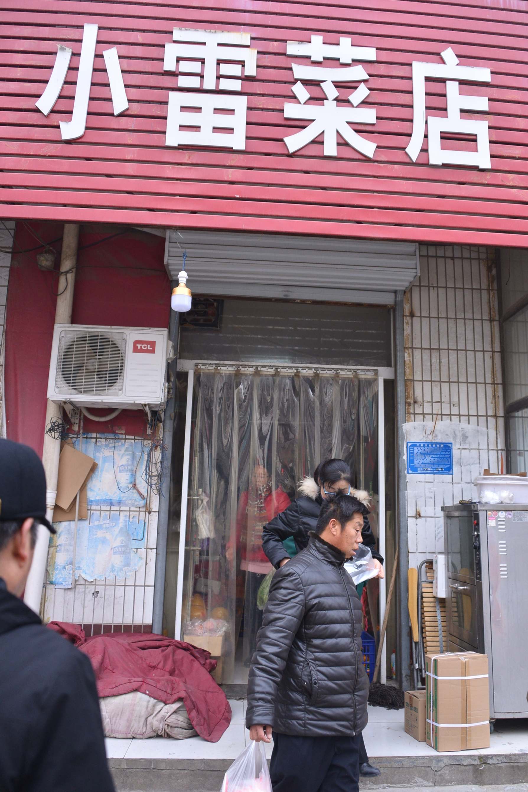 90后小伙创业开网店,90后创业小伙卖菜