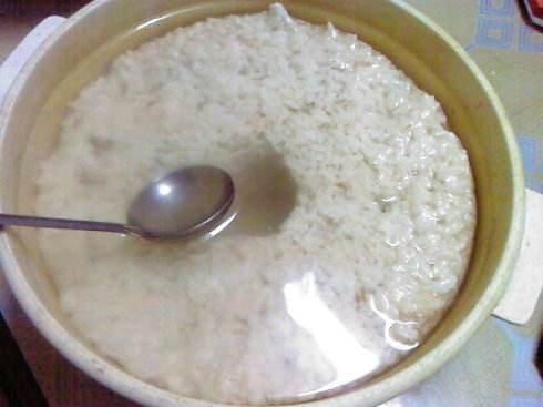 酿制的米酒为啥是酸的,制米酒为什么要把米酒蒸熟