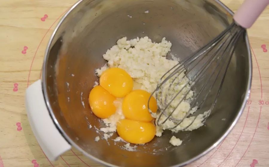 奶油鲜花蛋糕图片,鲜花奶油生日蛋糕