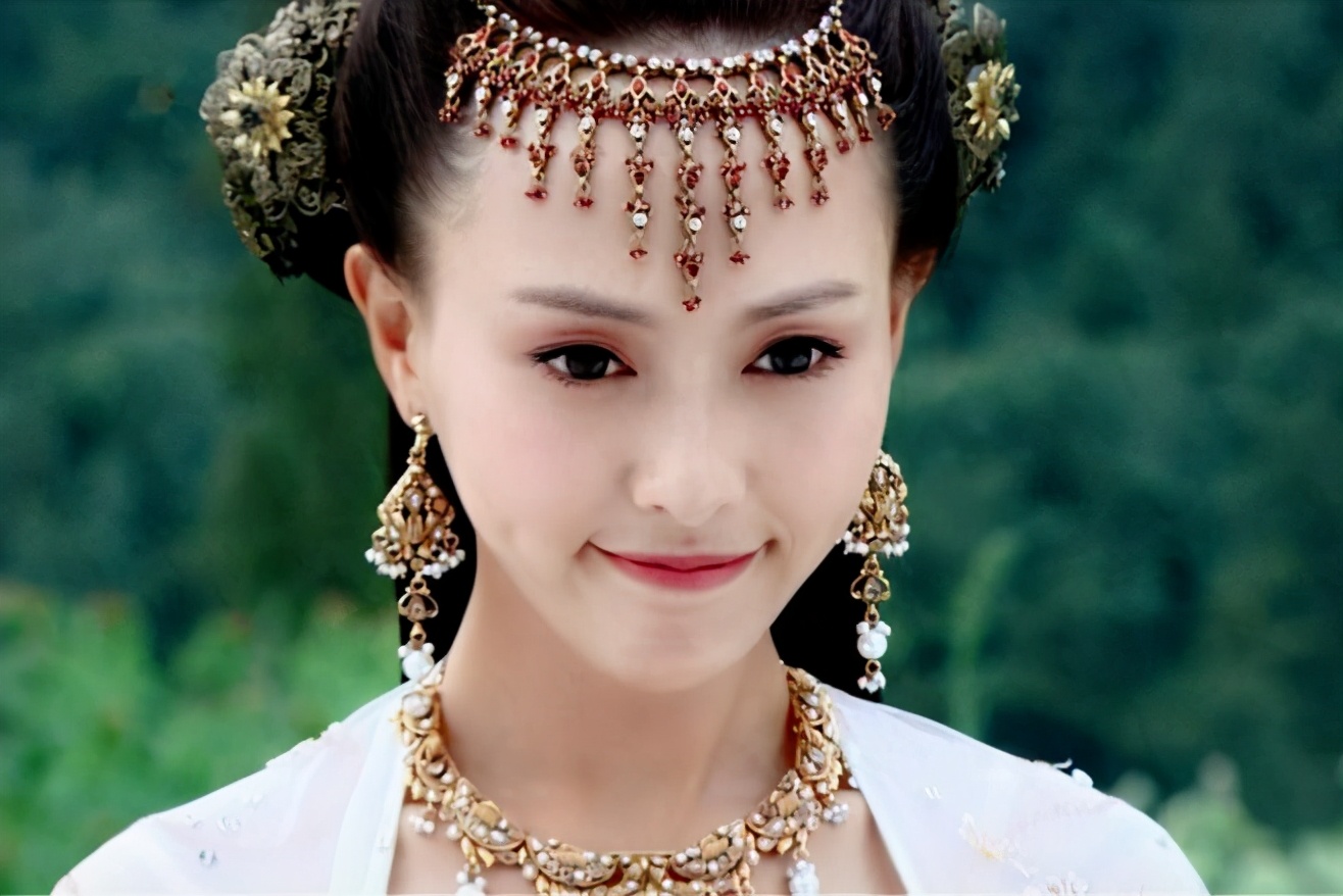 比较火的女明星发型搭配,女明星造型心机发型