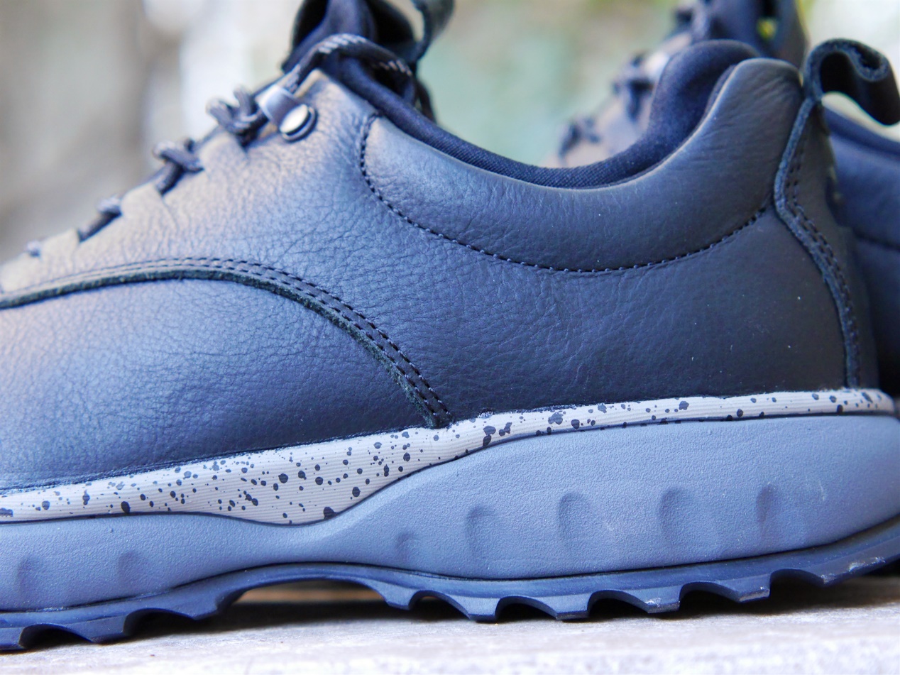 小米入侵皮鞋市场,商场实体店几千元的真皮皮鞋它只卖369