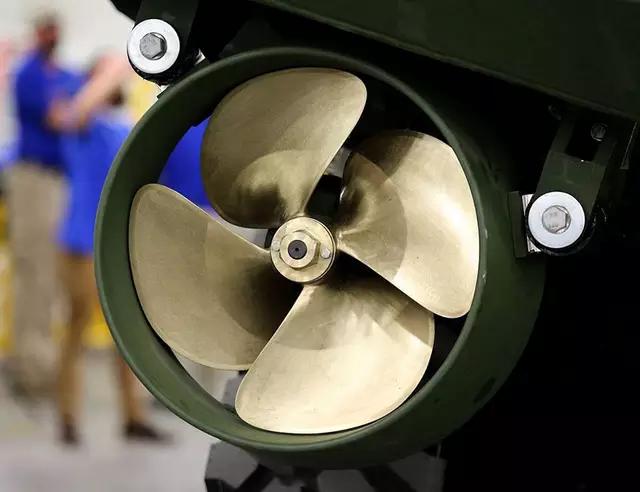 摩天大楼上面的机械怪兽,摩天大厦狂暴巨兽视频