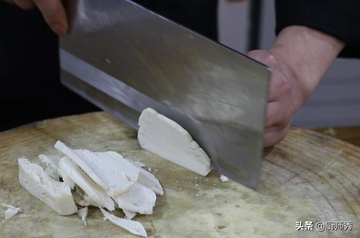 大厨教你:厨房常用的12种刀法,切什么菜用什么刀法,太详细了