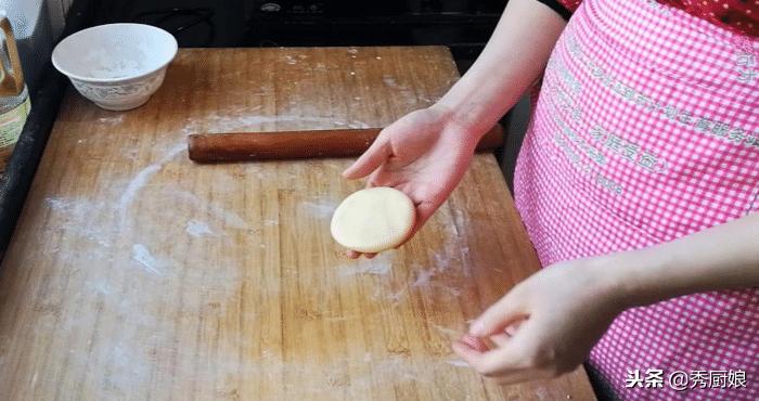 1碗面粉3个鸡蛋和面不用一滴水,1碗面粉5个鸡蛋做蛋糕不用烤