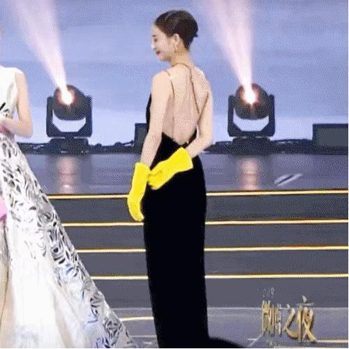 剧中绿茶婊始祖这次竟然秒杀了刘亦菲，她终于被扶正了…