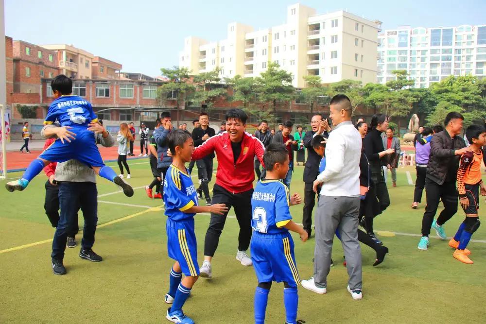 绛変綘涓嬭瓒崇悆鏁欑粌,褰撲綘鎴愪负瓒崇悆鏁欑粌