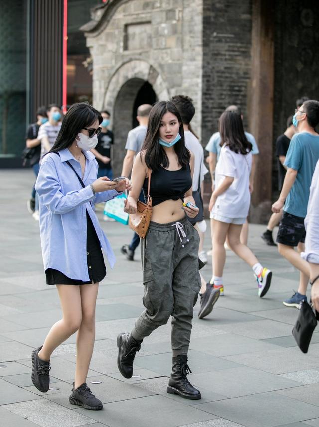 露脐装女生长袖,露脐装的小女生