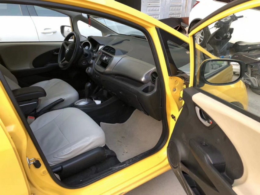 13年上牌1.3排量本田飞度，车况精品，代步神器