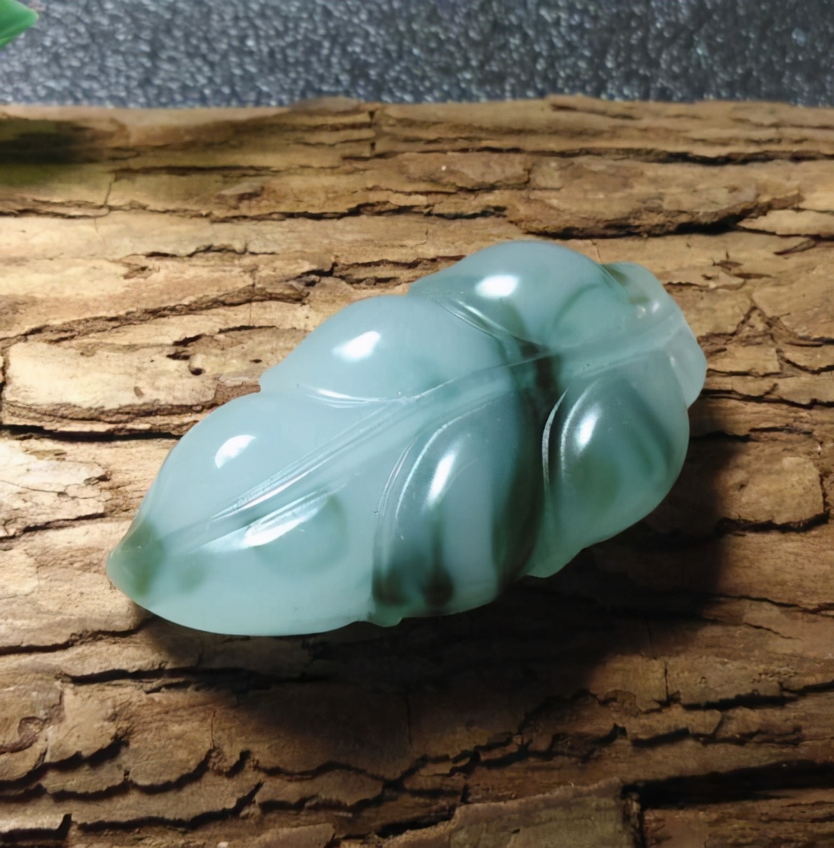 黄颜色的玉叫什么,有白有绿相间的玉是什么玉