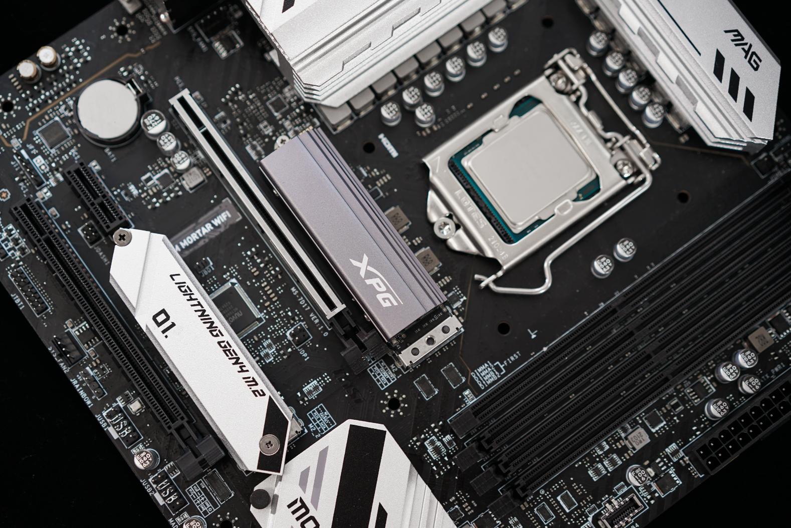 618装机用金士顿雷电RGB内存条？实测下来真的有点小惊喜