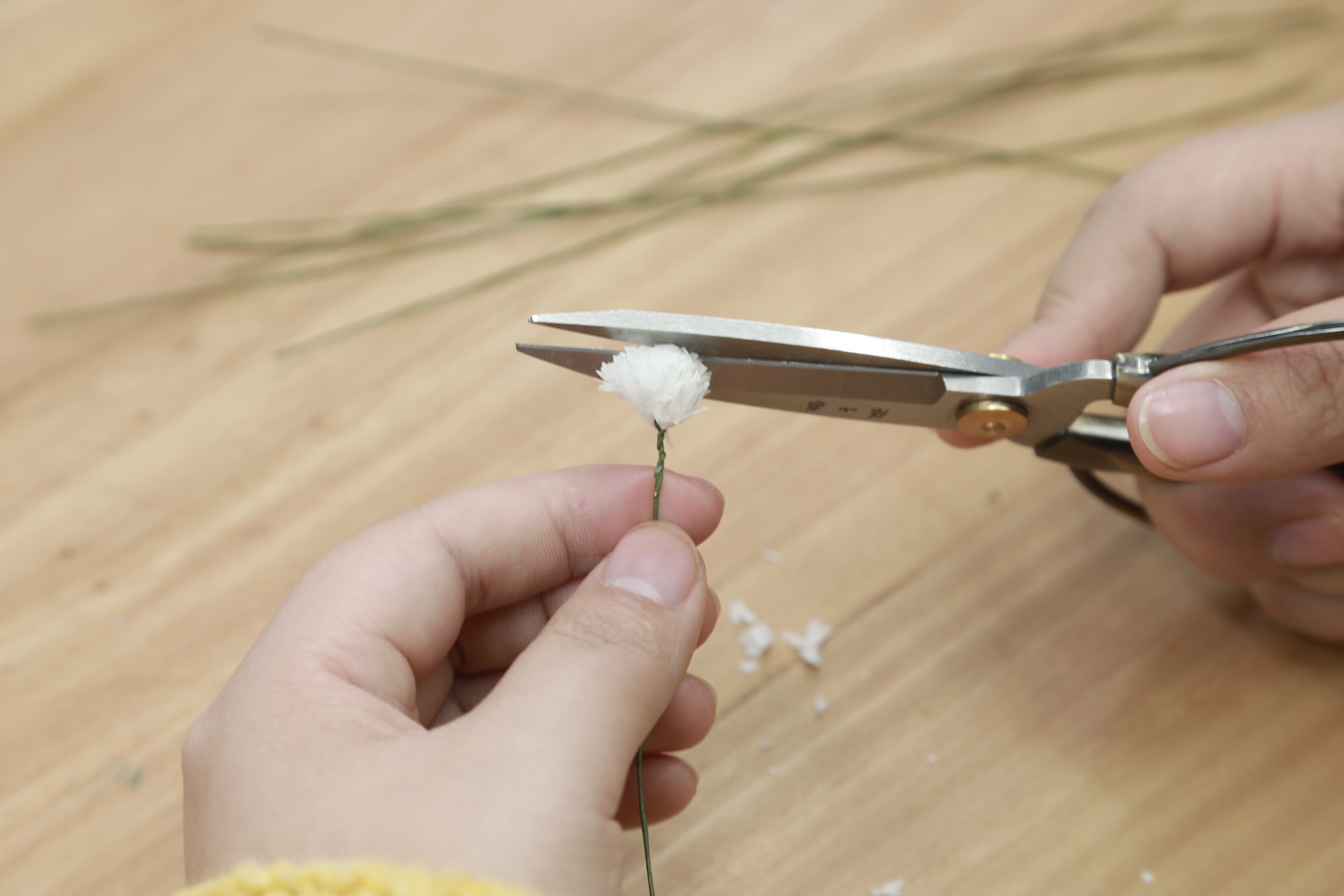 用卫生纸做手工简单又漂亮花朵,用卫生纸做花朵送给妈妈简单漂亮