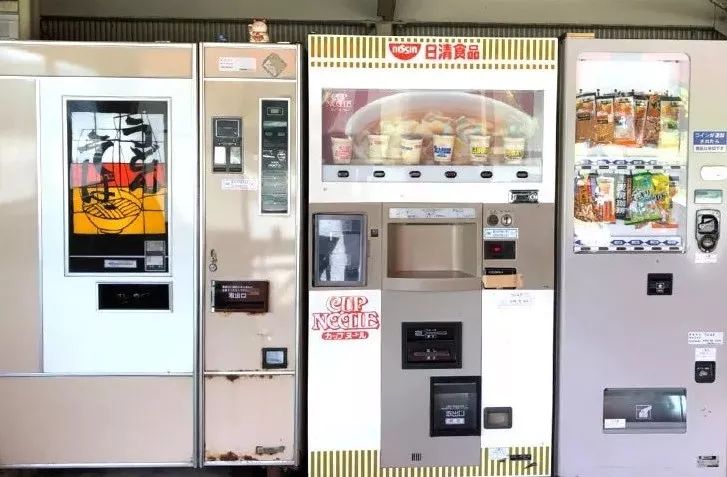 卖金鱼、卖昆虫、卖习题?!日本的自动贩卖机,脑洞突破天际