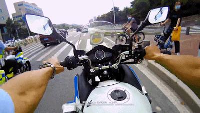 孕妇破羊水老公反应,孕妇突然羊水破了丈夫找车